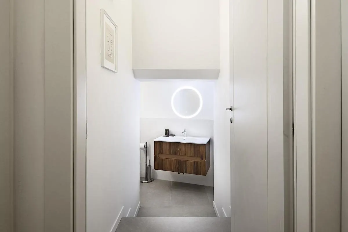 2 Bedrooms De Angeli - 20 Minuti Dal Salone Del Mobile Milano 0*,